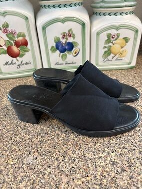 Munro “Beth” Black Slide Heel Mules - Size 7.5